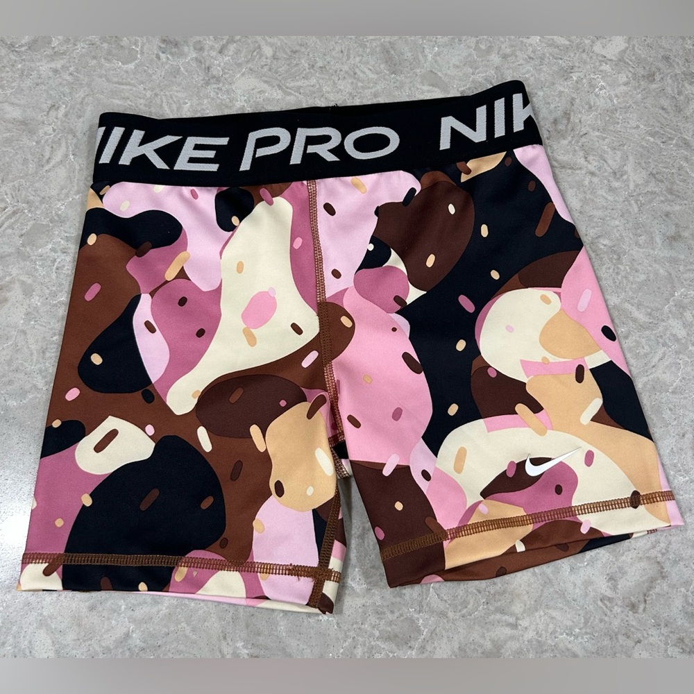 Like New Nike Pro Multicolor Camo Shorts size GIRLS Large